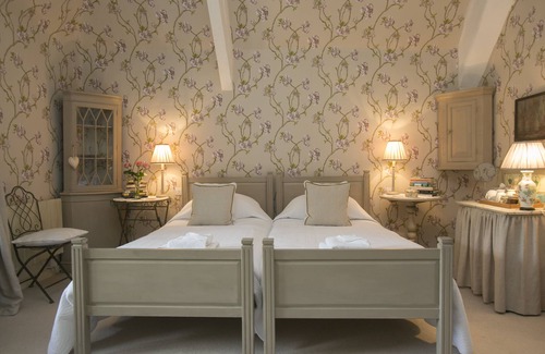 Frampton Bed & Breakfast | Tudor Cottage Bed & Breakfast Dorchester