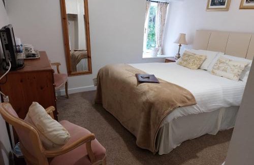 Bossington Bed & Breakfast | Tudor Cottage