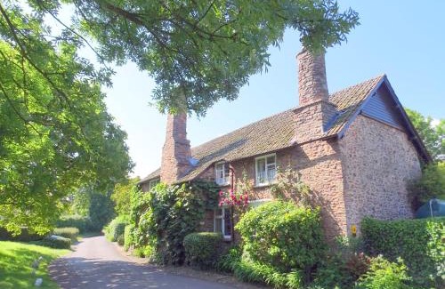 Bossington Bed & Breakfast | Tudor Cottage
