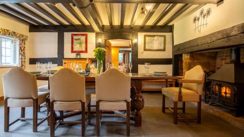 Dunhampton House | Tudor Manor and The Coach House