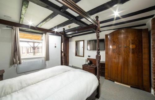 Astwick Hotel | Tudor oak hotel