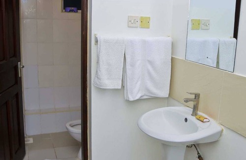 Mombasa Apartment | Tudor Prestige Apartment is a stylish3 double bedroom 2 ensuite and 1 wet room.