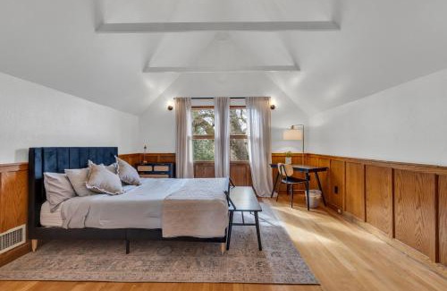 Fair Oaks House | Tudors Village BNB