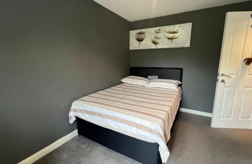 Gloucester Apartment | Tuffley 4 bedroom house