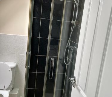 Gloucester Apartment | Tuffley 4 bedroom house