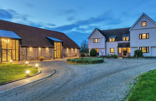 Halstead House | TUFFON HALL FARMHOUSE, family friendly in Sible Hedingham