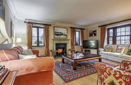 Halstead House | TUFFON HALL FARMHOUSE, family friendly in Sible Hedingham