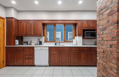 South Medford Condo | Tufts 2 Bed + Office - Free Parking