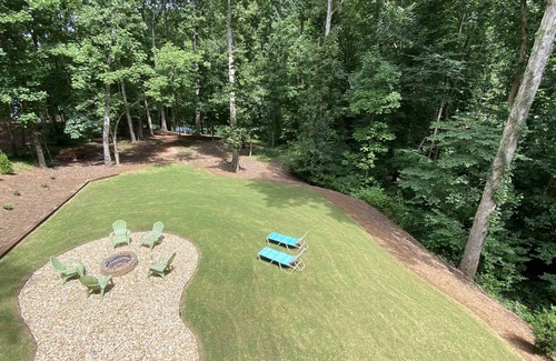 Martin House | Tugaloo Tuck-In on Lake Hartwell, PRIVATE COVE & coverd dock, firepit, huge yard