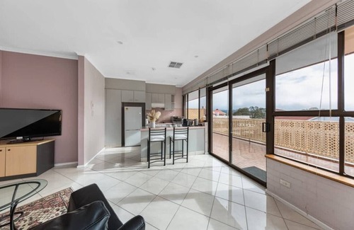 Greenway Apartment | Tuggeranong Short Stay #08 - Sleeps 6