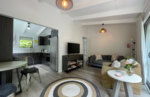 Onetangi House | Tui Cottage | Stay Waiheke