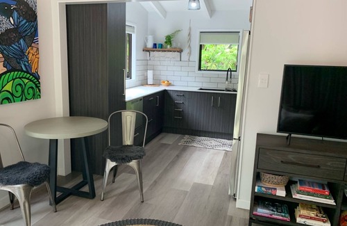 Onetangi House | Tui Cottage | Stay Waiheke
