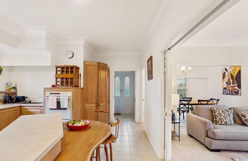 Karaka House | Tui Country Retreat with Wi-Fi and Garden Views