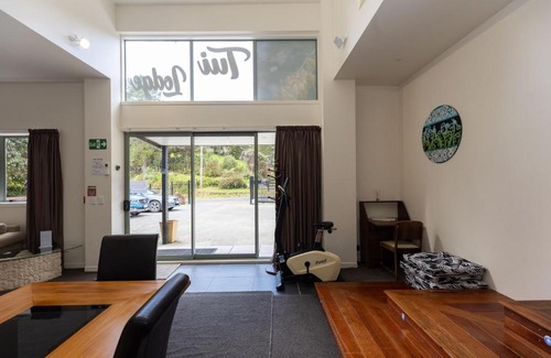 Oakura Bed & Breakfast | Tui Lodge Oakura