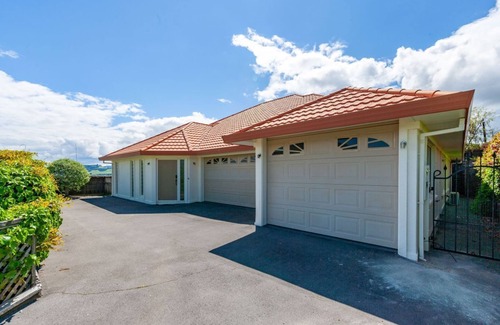 Waipahihi House | Tui Lookout Hot Tub and Views
