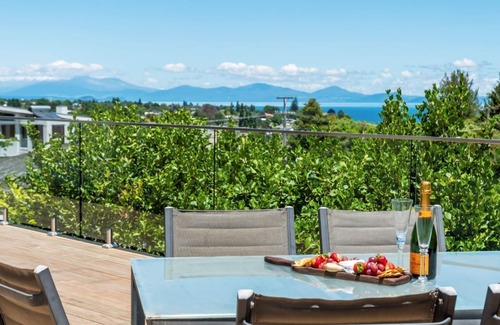 Waipahihi House | Tui Lookout Hot Tub and Views