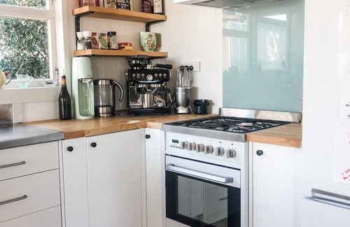 Waihi Beach House | Tui's Retreat ~ 3 Bedroom North End Bach