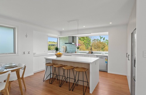 Hilltop House | Tuis and Pools - Lake Taupo Holiday Home
