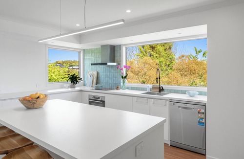Hilltop House | Tuis and Pools - Lake Taupo Holiday Home