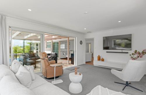 Hilltop House | Tuis and Pools - Lake Taupo Holiday Home