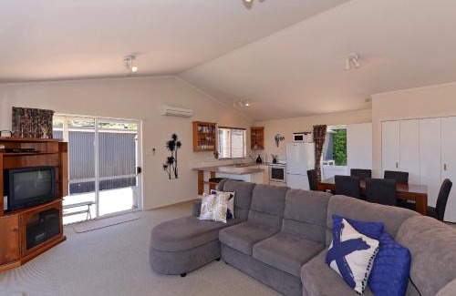 Tata Beach House | Tuis on Tata - Golden Bay Home Tata Beach