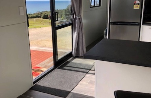 Cable Bay Cabin | Tuis Scenic Retreat