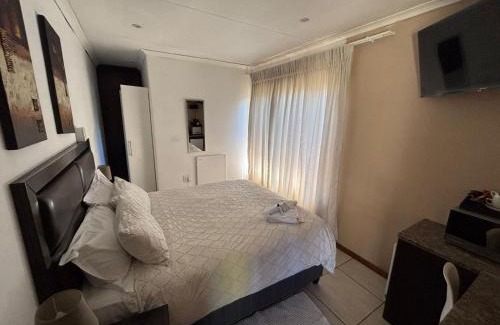 Brandwag House | Tukha Guesthouse