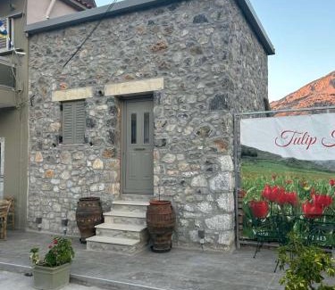 Gerakari House | Tulip House