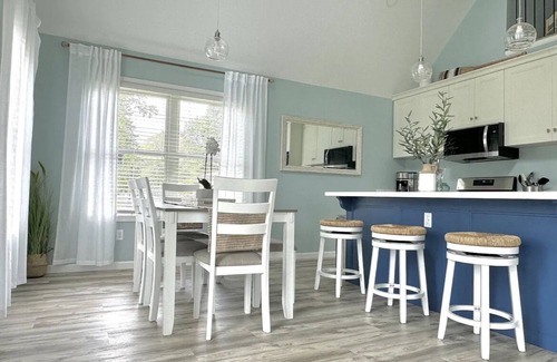 Lexington House | Tulip Shores
