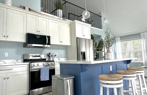 Lexington House | Tulip Shores