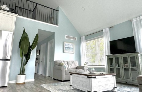 Lexington House | Tulip Shores