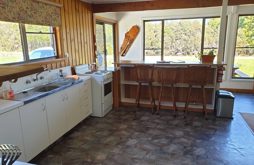 Tullah House | Tullah HideAway - Lakeside & Mountain Views