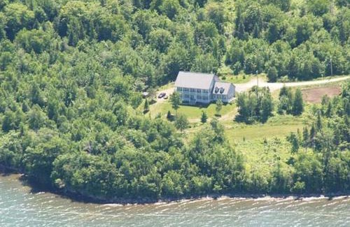 Inverness County Hotel | Tulloch Inn & Gifts