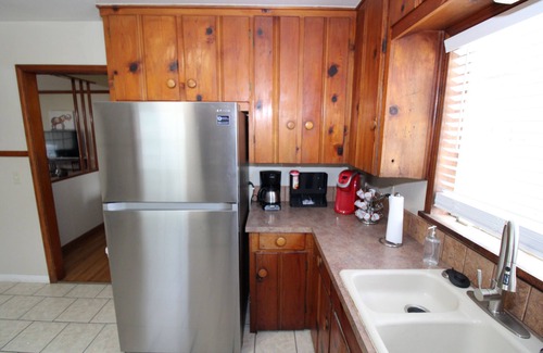 Tulsa House | Tulsa home conveniently by Brookside and Riverside with large fenced backyard