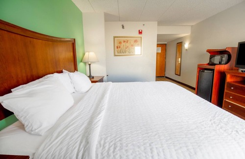 Tulsa Hotel | Tulsa Square Hotel Central, I-44 By OYO