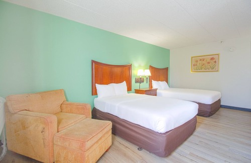 Tulsa Hotel | Tulsa Square Hotel Central, I-44 By OYO