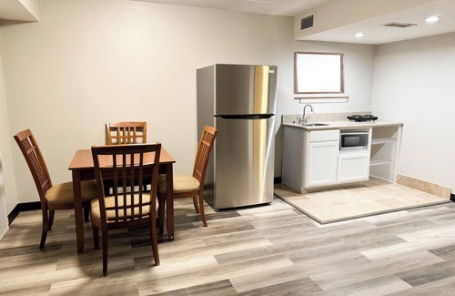 Tulsa Hotel | Tulsa Square Hotel Central, I-44 By OYO