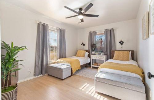 Tulsa House | Tulsa Vintage Chic Cottage - King Bed Expo, TU, Dtwn