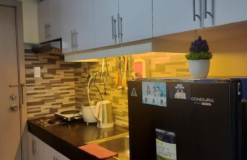 South Triangle Condo | Tum's MPlace Staycation 28th Floor Tower C