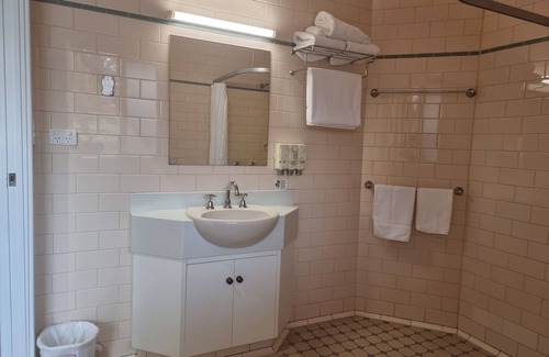 Tumbarumba Hotel | Tumbarumba Motel & Elms Restaurant