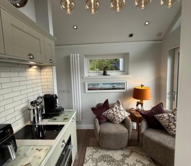 West Laroch Apartment | Tumpseys Hideaway with Hot Tub, Glencoe Ballachulish Highlands Near Fort William