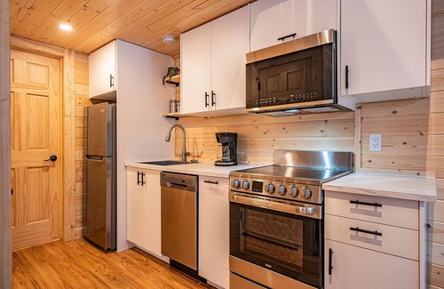 Revelstoke Cabin | Tundra Lodge - Alpha Mountain Lodging + Sauna