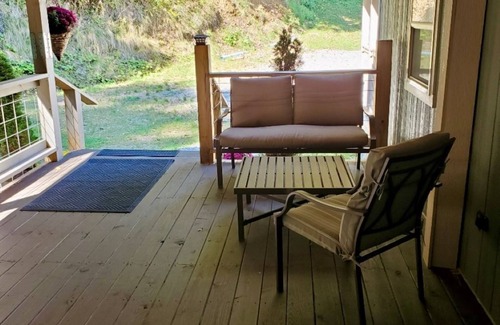 Elkins Cabin | Tunnel Mountain Getaways- Cozy Retreat with Scenic Views!