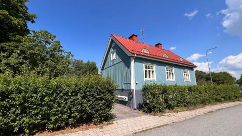 Turku Apartment | Tunnelmallinen puutalohuoneisto.