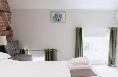 Handsacre Bed & Breakfast | Tuppenhurst Barn