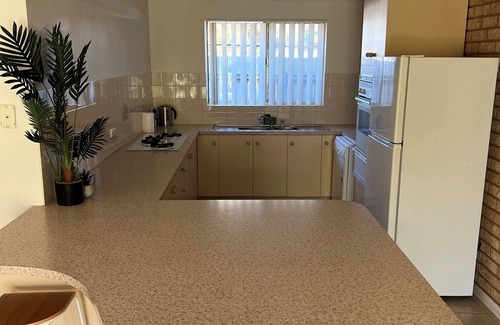 South Kalgoorlie House | Tupper Retreat - Modern 3 Bedroom 2 bathroom home with ALL amenities!