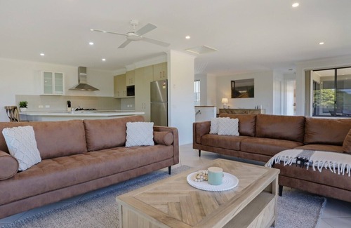 Tura Beach Hotel | Tura Beach House - Tura Beach
