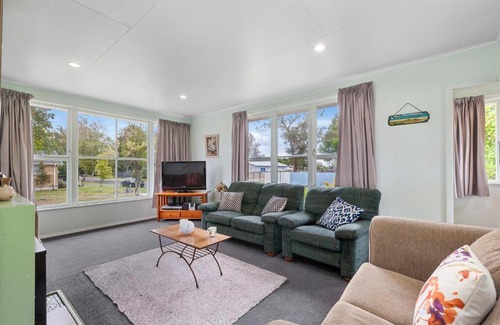 Turangi House | Turangi Barracks - Turangi Holiday Home