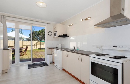 Ruakaka House | Turf n Surf - Ruakaka Holiday Home