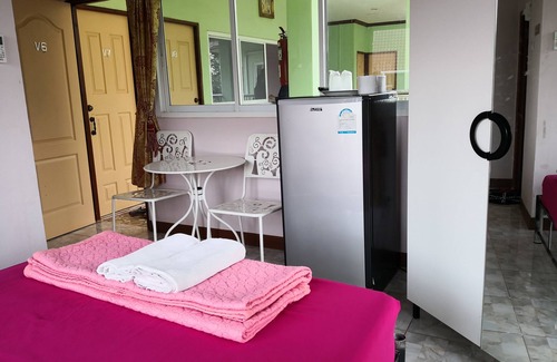 Phon Charoen Hotel | Turfan Hotel and Tigger Park